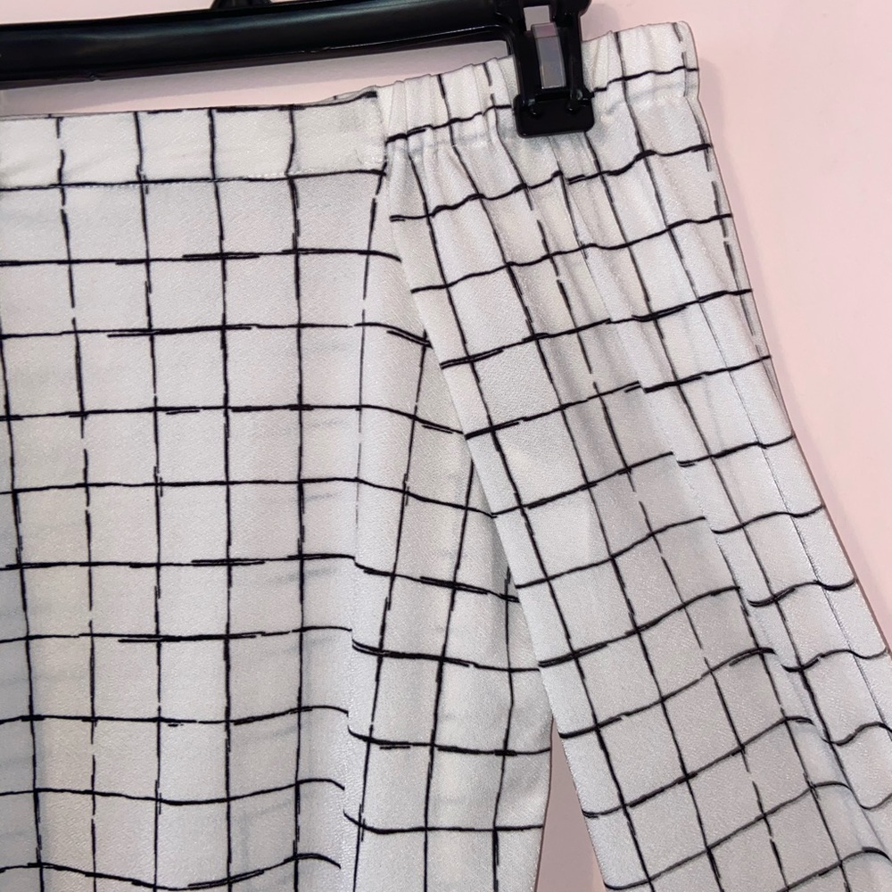 SOLD🌟black and white off the shoulder top